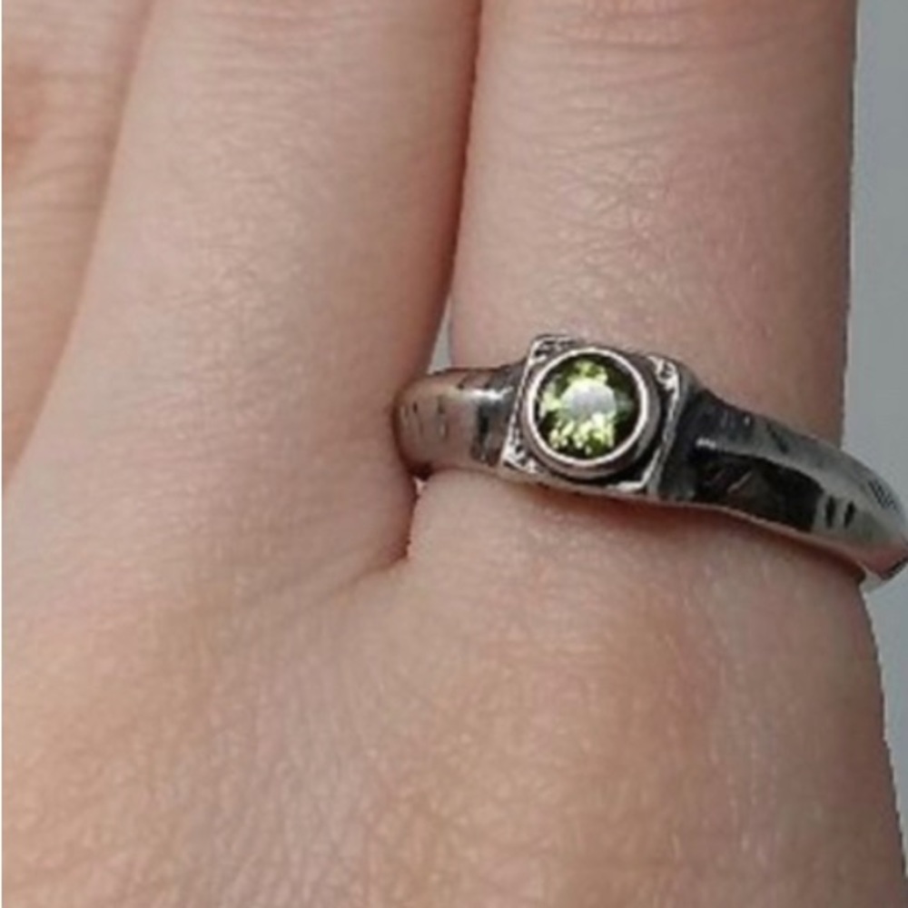 Silpada sterling Silver Peridot Retired Vintage Ring - size 8